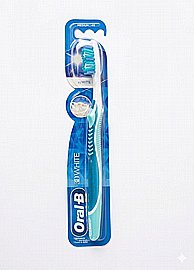מברשת שיניים אורל בי Oral-B 3D White (Medium) מברשת שיניים אורל בי Oral-B 3D White (Medium)