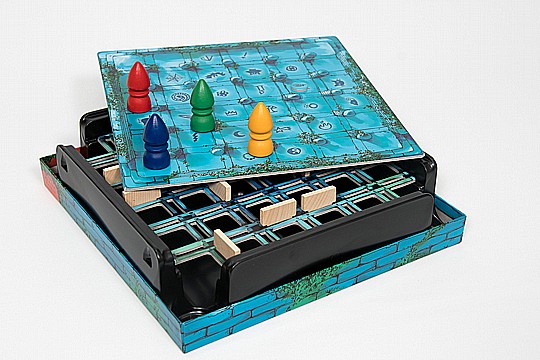 ��� ����� THE MAGIC LABYRINTH