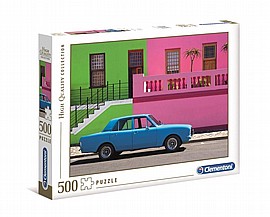 פזל 500 מכונית כחולה ברחוב צבעוני פזל 500 מכונית כחולה ברחוב צבעוני